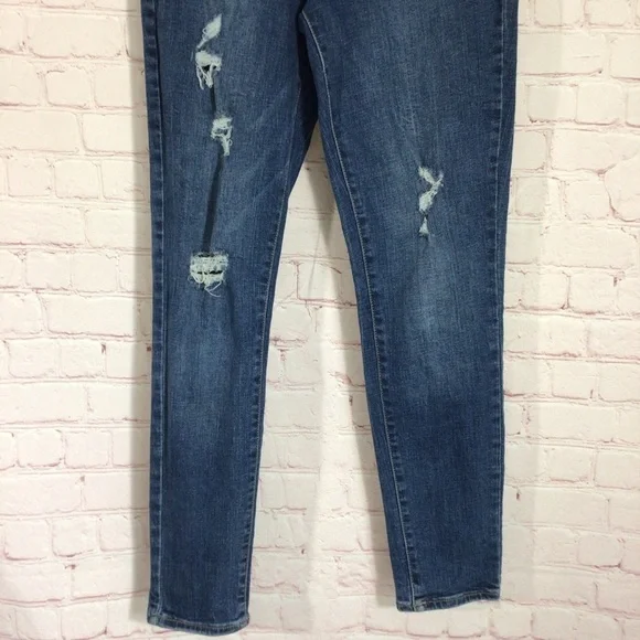 Old Navy Rockstar Distressed Mid-Rise Medium Wash Blue Denim Jeans - Size 6 - Picture 3 of 9